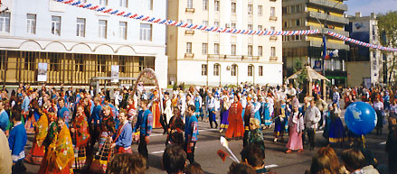 KK parade.jpg (62115 bytes)